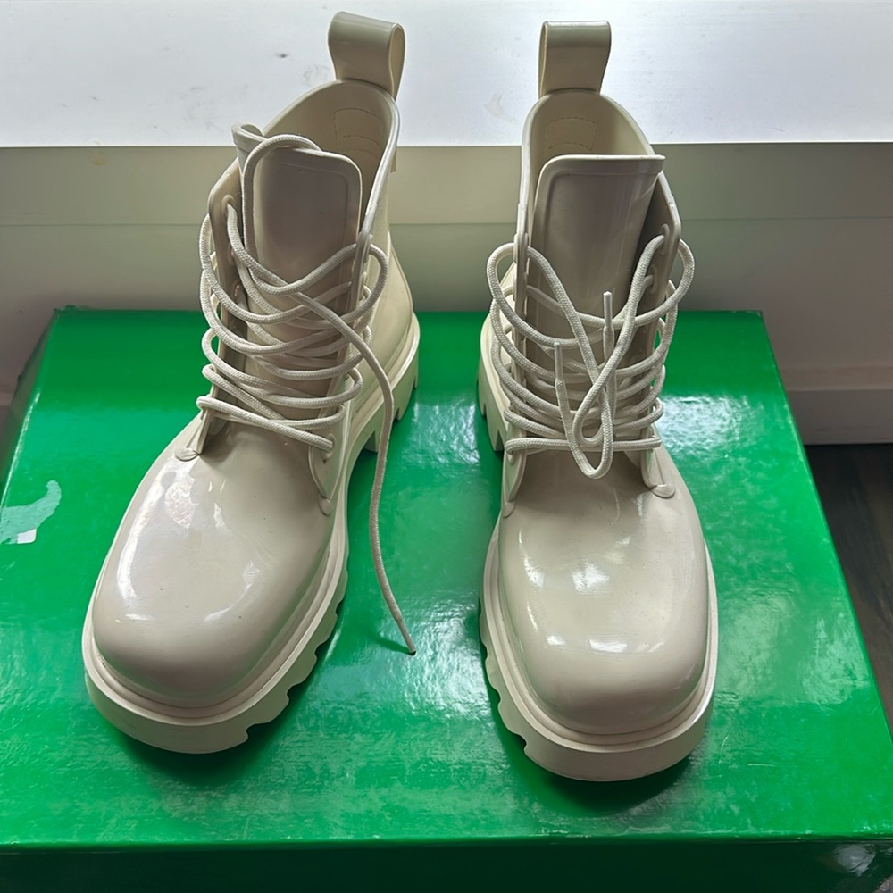 Bottega rubber boots, cream, boys size 6 women size 8